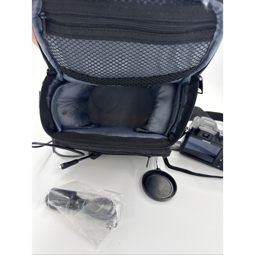 Fujifilm FinePix S1000fd 10.0MP Digital Camera Black - Tested & Working - Picture 5 of 6